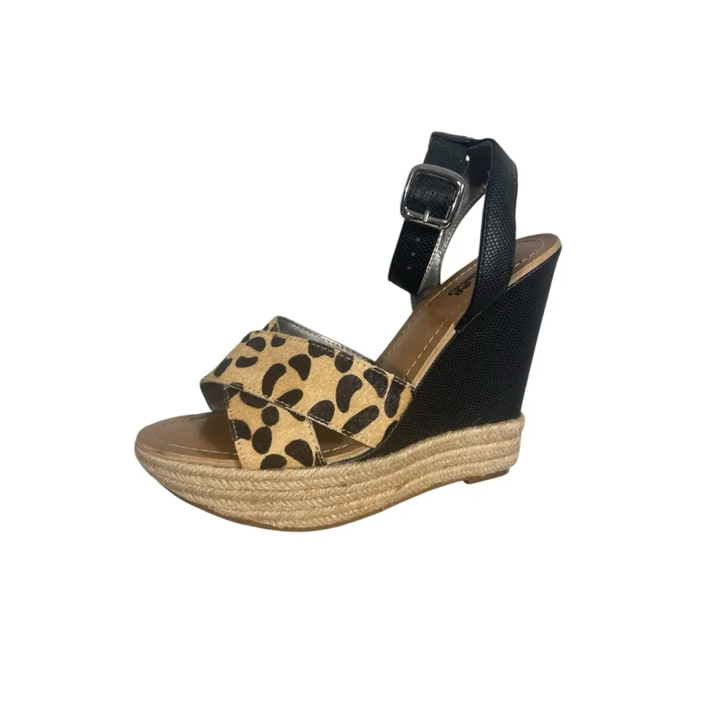 Women's size 8.5 Carlos Santana Wedge Sandals Leopard Print Black peep toe strap